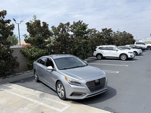 Used 2016 Hyundai Sonata Limited FWD image 2