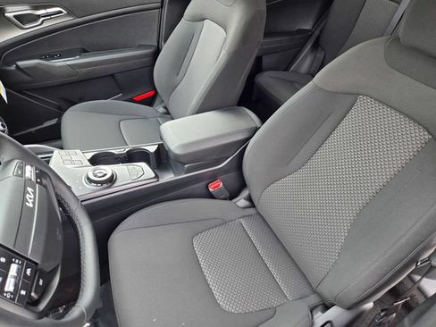 New 2026 Kia Sportage LX FWD image 17