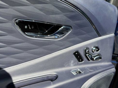 Used 2023 Bentley Flying Spur W12 image 44