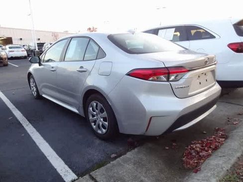 Used 2022 Toyota Corolla LE image 4