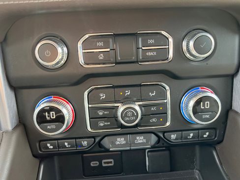 Used 2023 GMC Yukon SLT w/ SLT Premium Package RWD image 15
