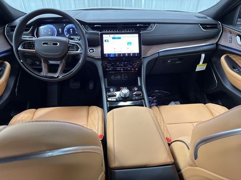 Used 2025 Jeep Grand Cherokee Summit image 14