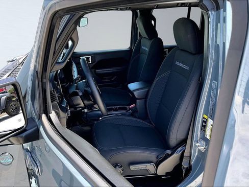 Used 2025 Jeep Wrangler Unlimited Rubicon 4xe w/ Convenience Group AWD/4WD image 3