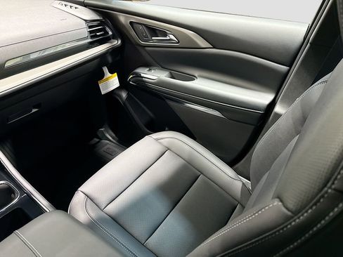 New 2026 Chevrolet Traverse LT w/ Sun and Wheel Package image 24