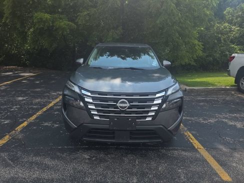 Used 2024 Nissan Rogue SV FWD image 2
