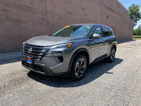 Used 2024 Nissan Rogue SV AWD/4WD image 1