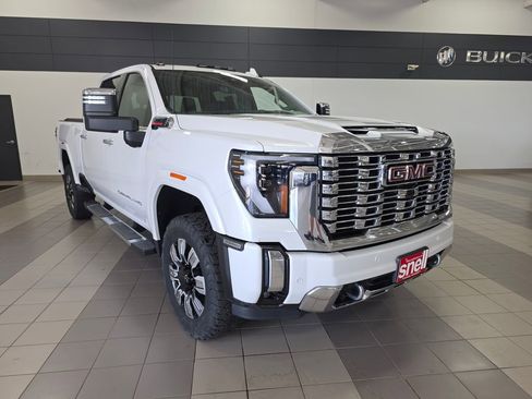 Used 2024 GMC Sierra 3500 Denali w/ Technology Package AWD/4WD image 7