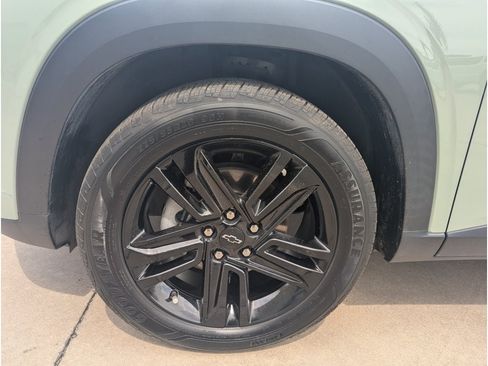 Used 2025 Chevrolet Trax ACTIV w/ Sunroof Package FWD image 8