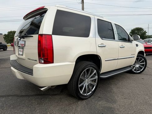 Used 2013 Cadillac Escalade Luxury AWD/4WD image 25