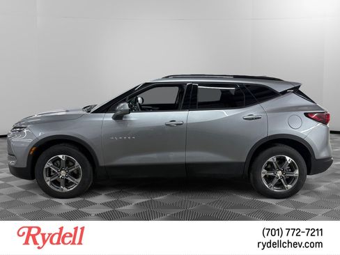 Used 2025 Chevrolet Blazer LT w/ Convenience Package AWD/4WD image 2
