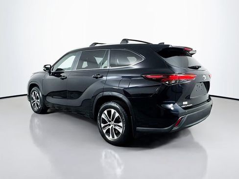 Certified 2024 Toyota Highlander XLE AWD/4WD image 6