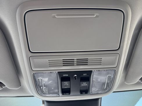 Used 2025 Honda Odyssey EX-L image 32