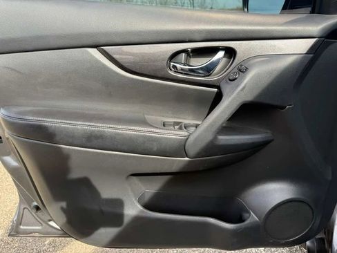 Used 2017 Nissan Rogue S image 12