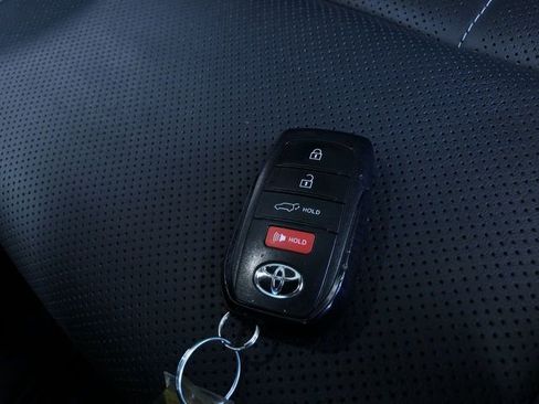 Used 2023 Toyota Venza Limited AWD/4WD image 32