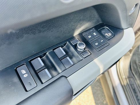 Used 2020 Land Rover Defender 110 HSE image 32