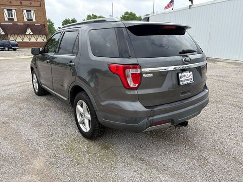 Used 2019 Ford Explorer XLT FWD image 5