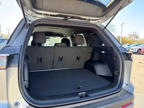 New 2026 Chevrolet Equinox LT w/ Safety and Technology Package FWD image 12