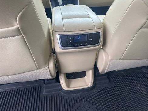 Used 2017 Toyota Highlander Limited image 13