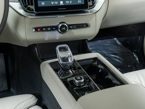 New 2026 Volvo XC90 B6 Ultra w/ Protection Package image 20