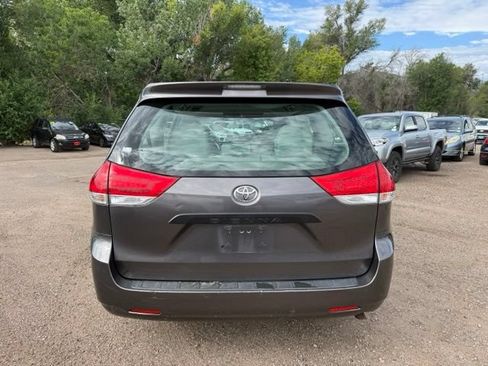 Used 2011 Toyota Sienna FWD image 4