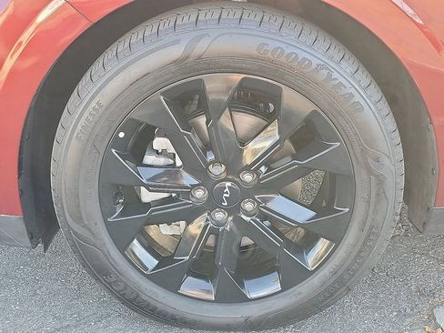 Used 2024 Kia Carnival SX image 23