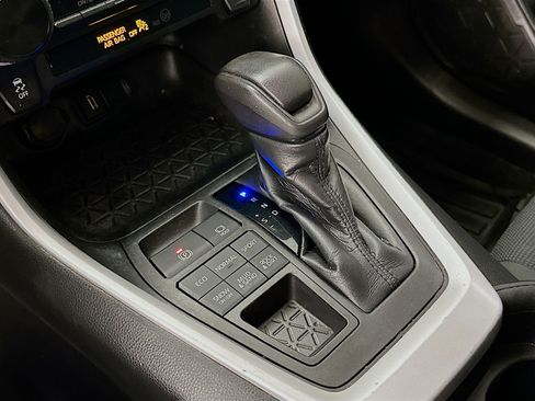 Used 2021 Toyota RAV4 LE image 25