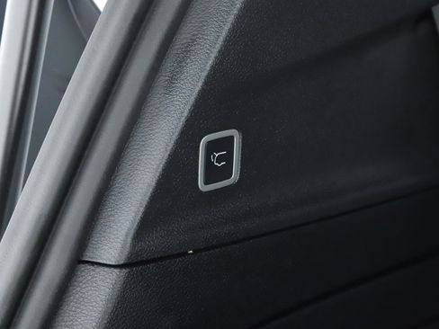 Used 2022 Chrysler Pacifica Touring-L w/ S Appearance Package image 16