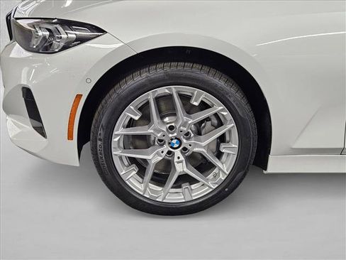 Certified 2025 BMW 330i xDrive Sedan w/ Convenience Package AWD/4WD image 9