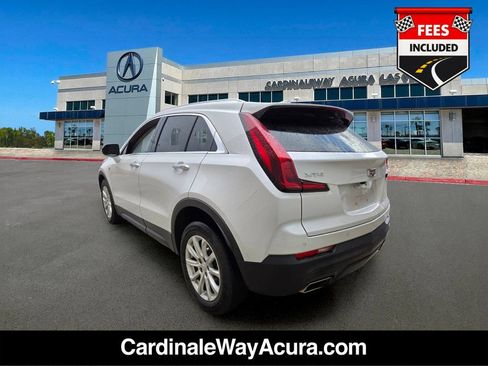 Used 2023 Cadillac XT4 Luxury w/ Cold Weather Package FWD image 3
