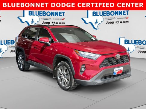 Used 2022 Toyota RAV4 XLE Premium FWD image 3