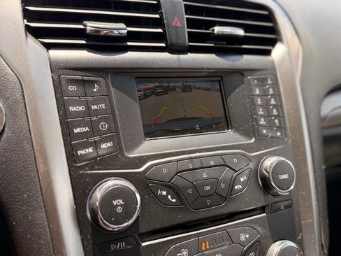 Used 2018 Ford Fusion S FWD image 27