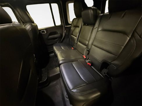 Used 2022 Jeep Wrangler Unlimited Sahara image 24