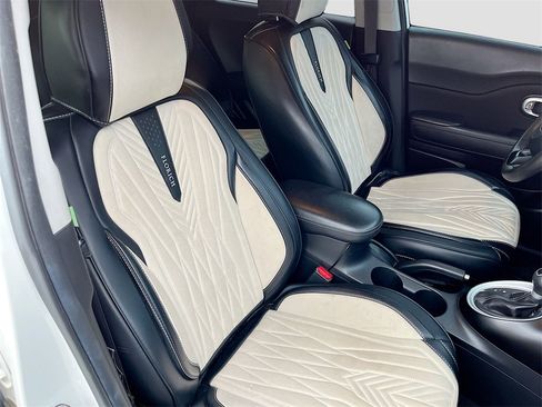 Used 2017 Kia Soul + image 27