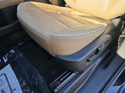 Used 2021 Chevrolet Tahoe Premier w/ Premium Package AWD/4WD image 25