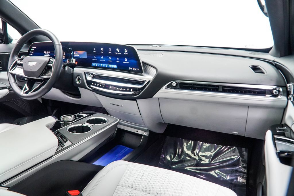 Used 2024 Cadillac Lyriq Sport AWD/4WD image 20