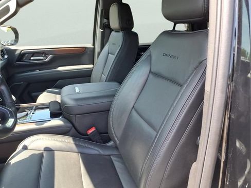 Used 2025 GMC Yukon Denali AWD/4WD image 18