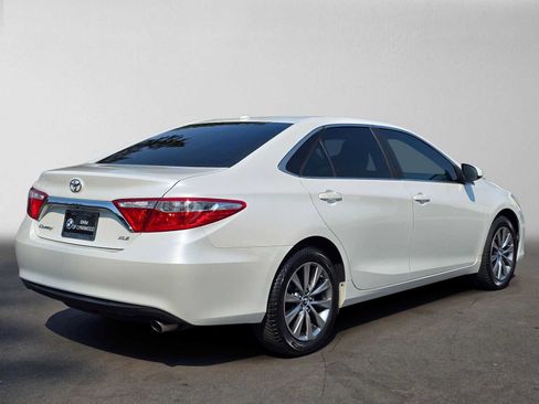 Used 2017 Toyota Camry XLE w/ Convenience Package FWD image 3