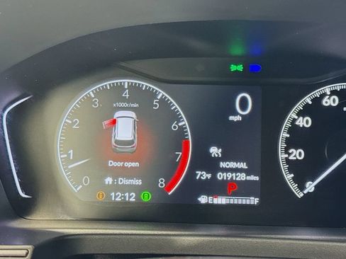 Used 2025 Honda Pilot TrailSport image 17