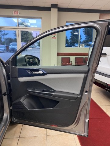 Used 2023 Volkswagen Taos SE AWD/4WD image 9
