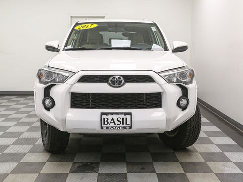 Used 2017 Toyota 4Runner SR5 AWD/4WD image 3