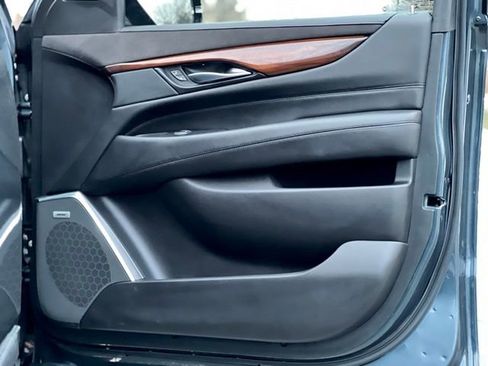 Used 2019 Cadillac Escalade Premium Luxury image 23