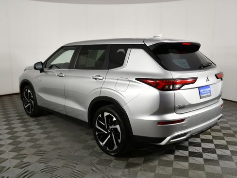 Used 2024 Mitsubishi Outlander SE image 8