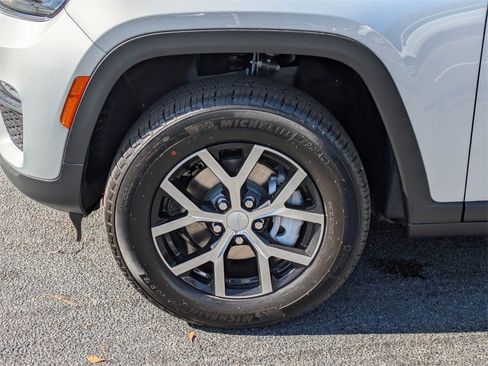 New 2025 Jeep Grand Cherokee Limited image 10
