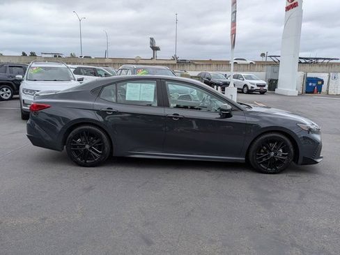 Used 2025 Toyota Camry SE FWD image 4