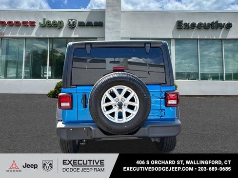 Used 2023 Jeep Wrangler Sport AWD/4WD image 3