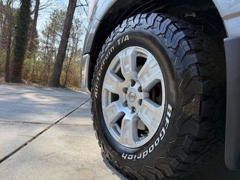 Used 2017 Nissan Titan SV image 31