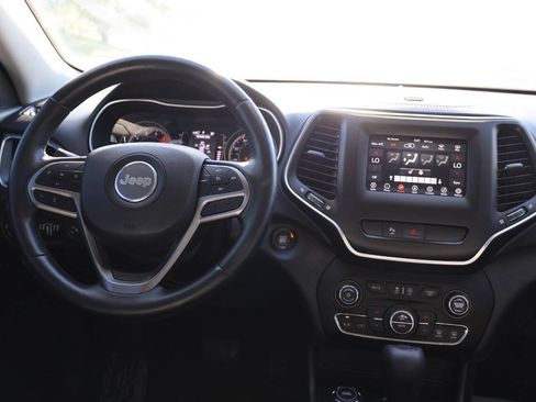 Used 2020 Jeep Cherokee Latitude Plus w/ Cold Weather Group AWD/4WD image 23