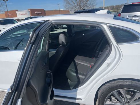 Used 2024 Chevrolet Malibu LT image 9