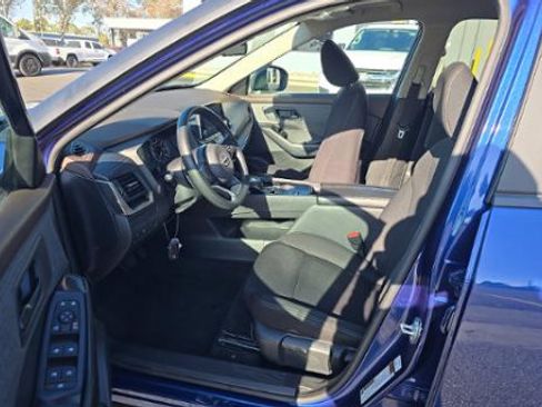 Used 2023 Nissan Rogue S FWD image 3