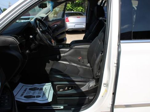 Used 2019 Cadillac Escalade ESV Luxury RWD image 18